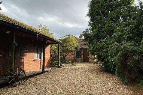Rear Garden and Outbuilding