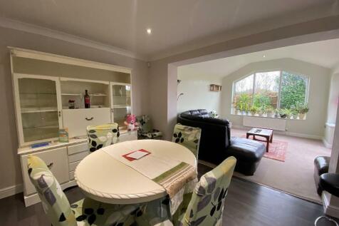 Dining Area/ Sun Room
