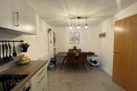 Kitchen/ Dining Area