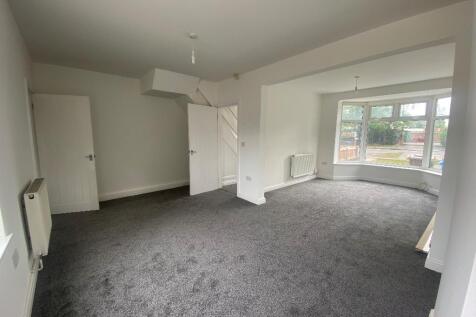 Through Lounge/Dining Area