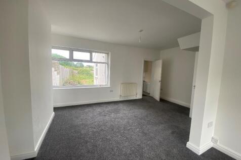 Through Lounge/Dining Area