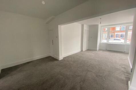 Through Lounge/Dining Area