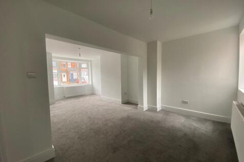 Through Lounge/Dining Area