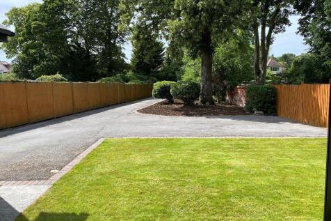 Aspect to Front Garden