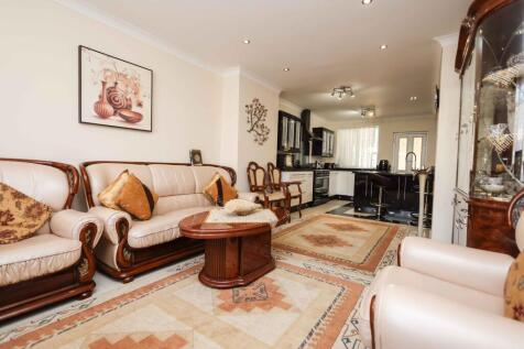 Lounge/ Kitchen