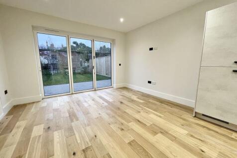 Lounge/Dining Area