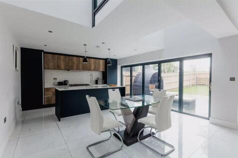 Kitchen/Dining Area