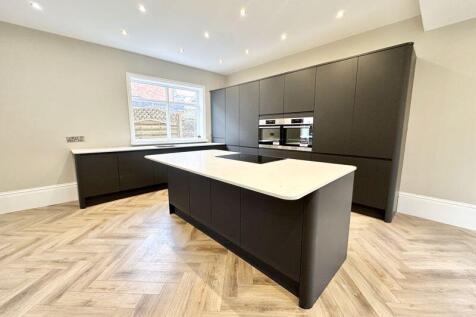 Kitchen alt view