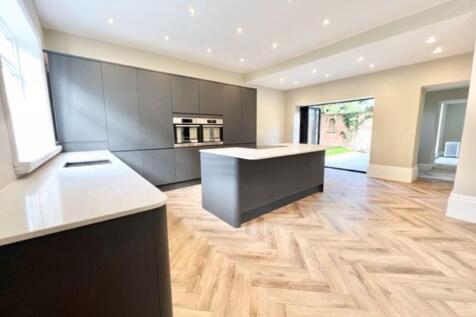 Kitchen breakfast with bi folds open