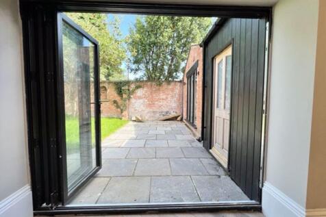 Bi folds to patio