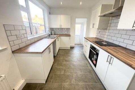 Kitchen alt view