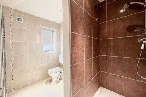 En suite shower room bed 2