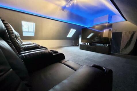 Bedroom 3 / Cinema room