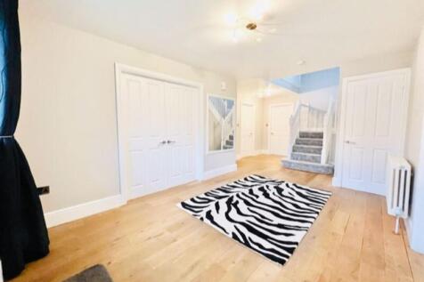 Entrance hall view 2