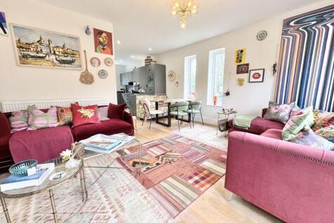 Lounge to dining and kitchen 