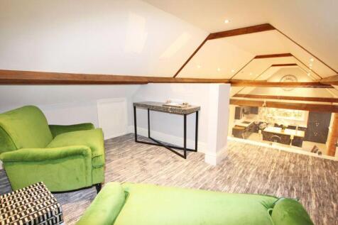 Mezzanine snug/office