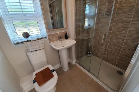 Ensuite - Show Home Image