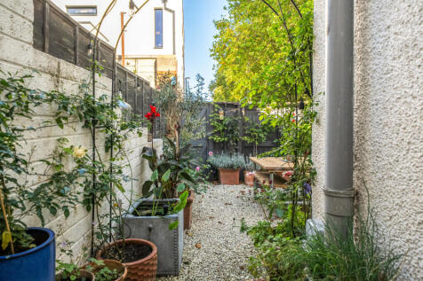 1358008-6-68df86d...