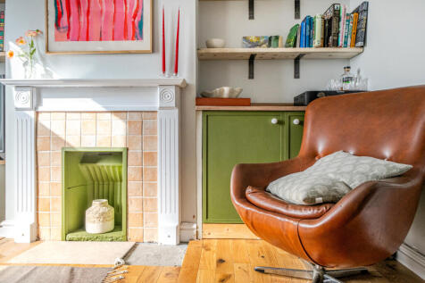 1358008-7-68df874...