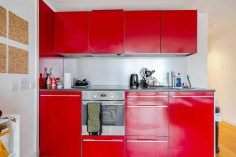 1376443-10-690cae...