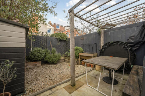 1382382-5-691c702...