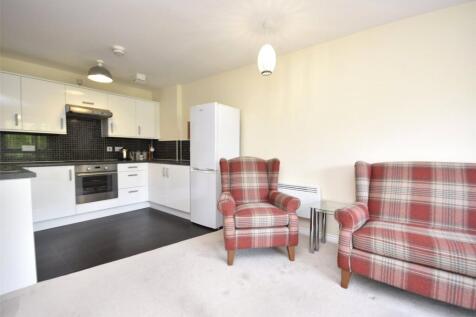 Living/Kitchen Area