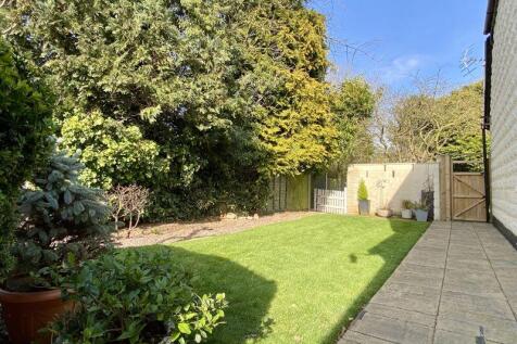 Garden to the side