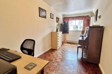 Study/Playroom/Downstairs Bed