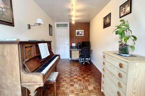 Study/Playroom/Downstairs Bed