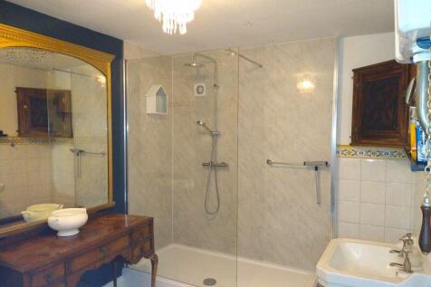 Suite Bathroom 