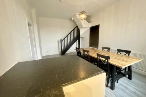Lounge / Dining Kitchen