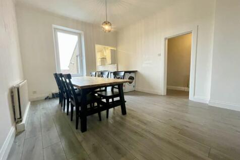 Lounge / Dining Kitchen