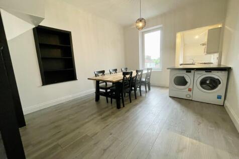 Lounge / Dining Kitchen