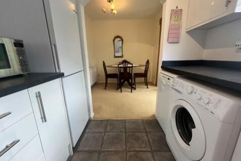 Kitchen / Dining Area