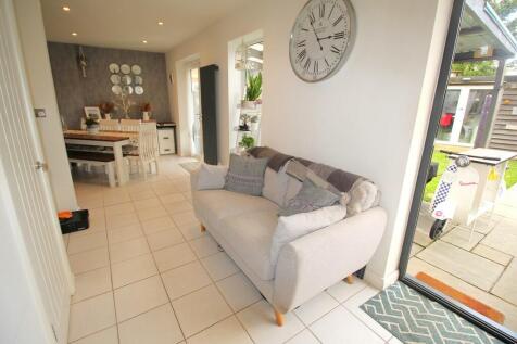 4.8 Dining Room 