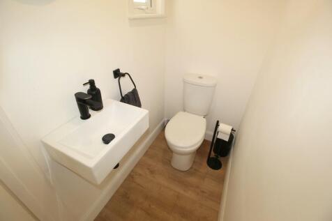 10. Outbuilding W...