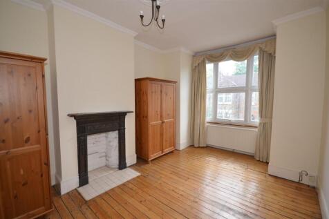 frnt bedrm, 38 Leslie Rd, N2.JPG