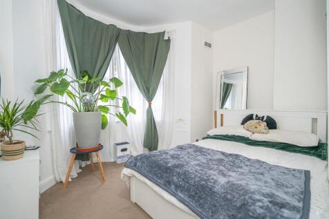 Bedroom a.jpg