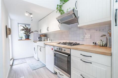 Kitchen a.jpg