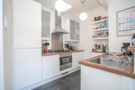 Kitchen a.jpg