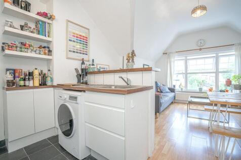 Kitchen b.jpg