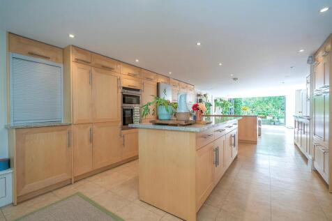 Kitchen b.jpg