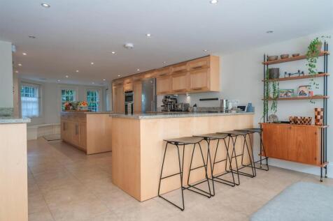 Kitchen h.jpg