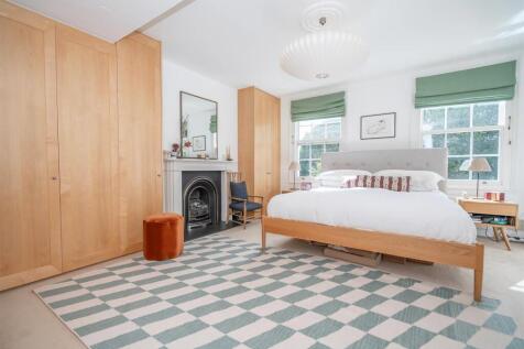 Bedroom 1 a.jpg