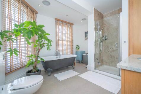 Bedroom 1 En-suite a.jpg