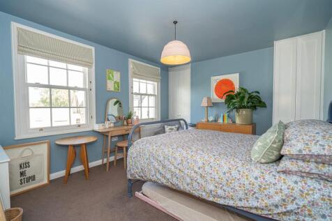 Bedroom 4 a.jpg