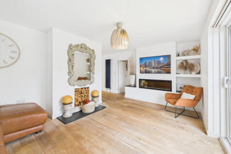 CAM05627G0-PR0019-STILL023