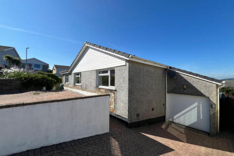 4_fh drive and garage 2