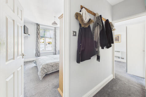 CAM05627G0-PR0020-STILL009