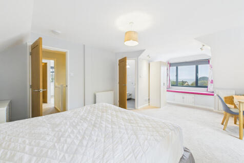 CAM05627G0-PR0024-STILL005